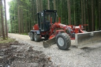 Wegebau mit Gräder: Der Neubau von Waldwegen kann staatlich gefördert werden (Foto: R. Nörr)